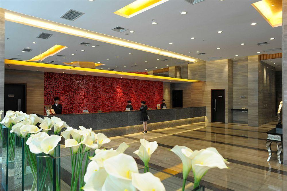 Wuhan Junyi Dynasty Hotel Buitenkant foto